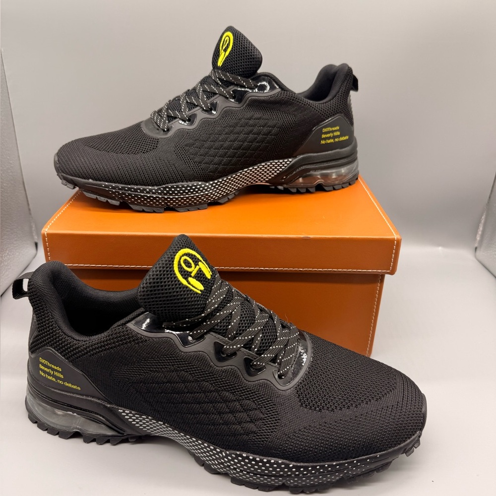 Black "DJOThreads Beverly Hills" air cushion running shoes